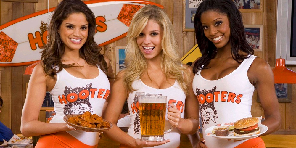 Hooters Restaurant And Bar Things To Do In Las Vegas Nevada 6395