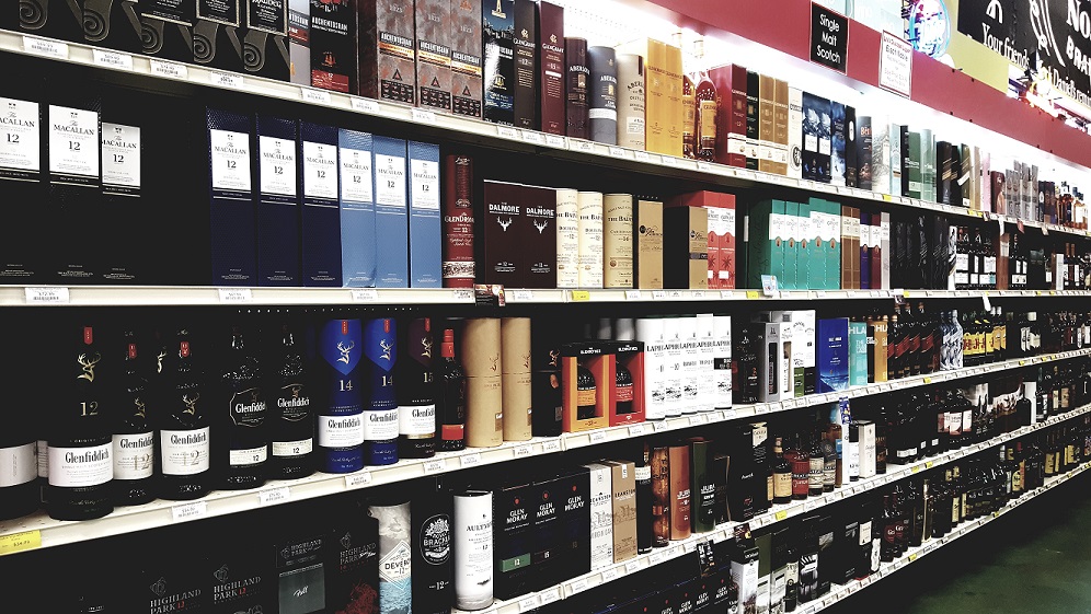 Lee’s Discount Liquor W Flamingo / Fort Apache TTDILV