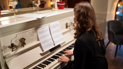 How to Choose a Piano Bar in Las Vegas for Groups