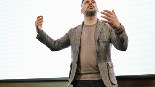 Top Signs a Las Vegas Hypnosis Show Is Worth the Wait