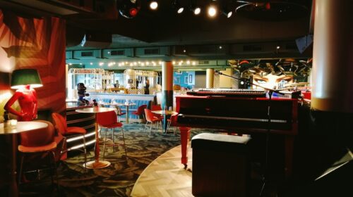 How to Keep Your Group Happy at a Piano Bar in Las Vegas How to Keep Your Group Happy at a Piano Bar in Las Vegas