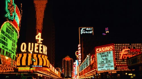 Summer Nights on Fremont Street: Viewing Spots, Crowd Tips, and Bars