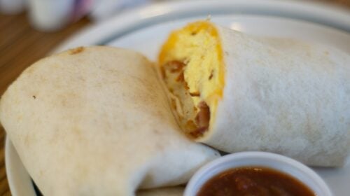 Heat-Smart Eating in Las Vegas: Early/Late Options, Hydration, Recovery