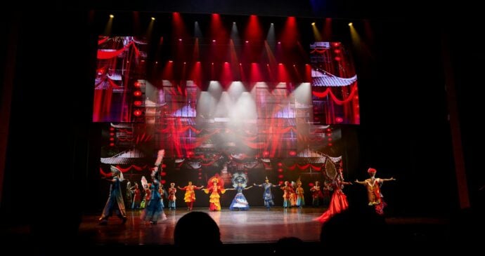 Planning a Las Vegas Variety Show Crawl for Mixed‑Age Groups